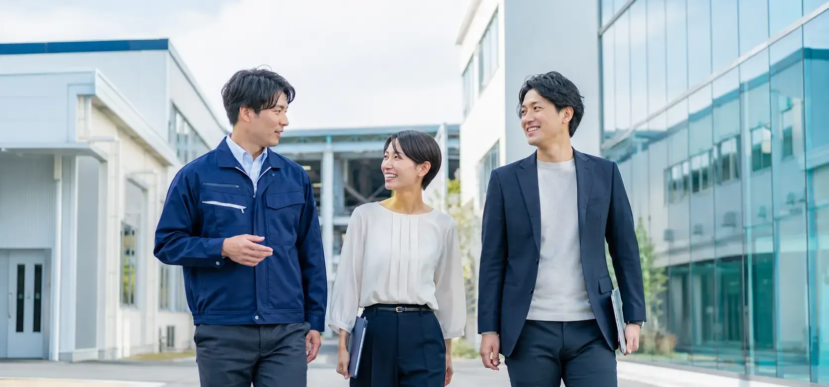 静岡県西部で働く若手社員たち